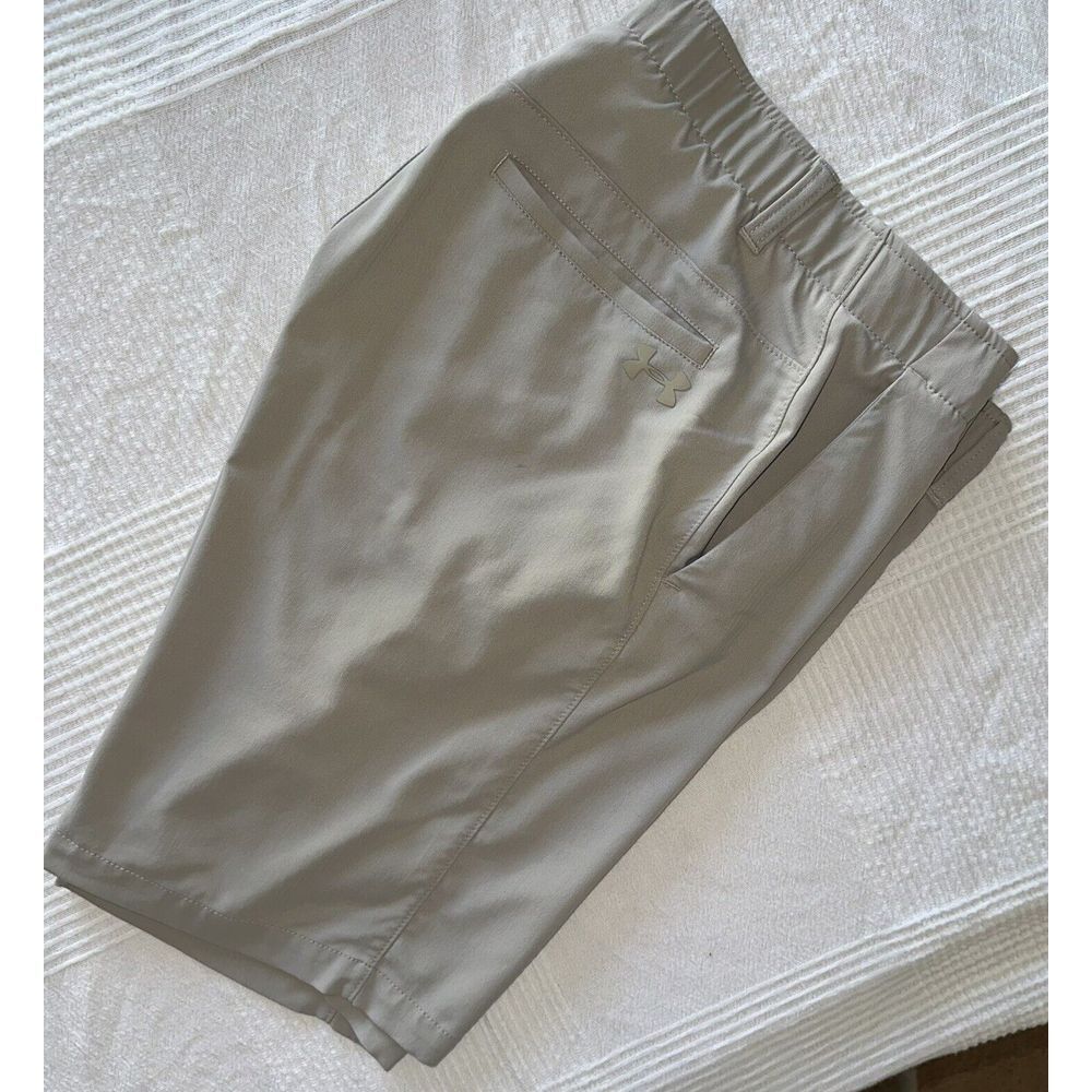 Under Armour Golf Shorts Tan Mens Size 30 Stretch WaistBand Heatgear - Picture 1 of 5